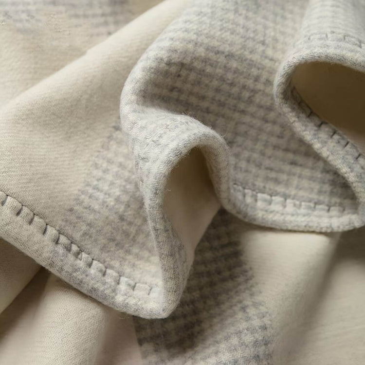BLANKETS & THROWS
